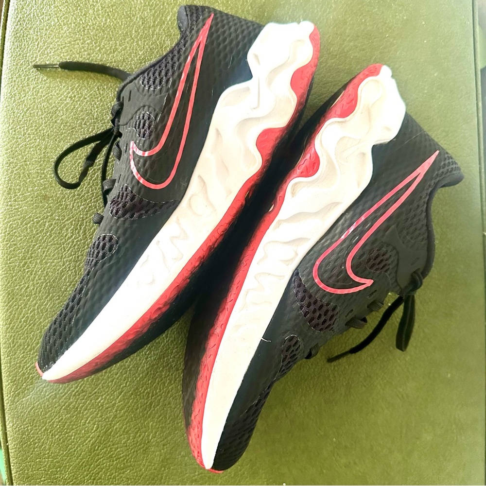 Nike Renew Ride 3 Black University Red Sneakers